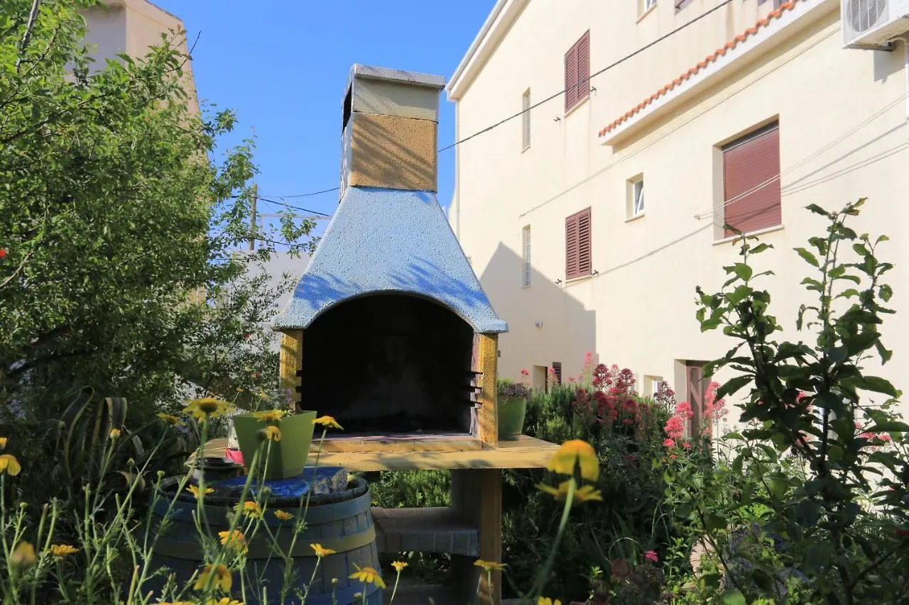 Apartments By The Sea Kastel Kambelovac, Kastela - 20605