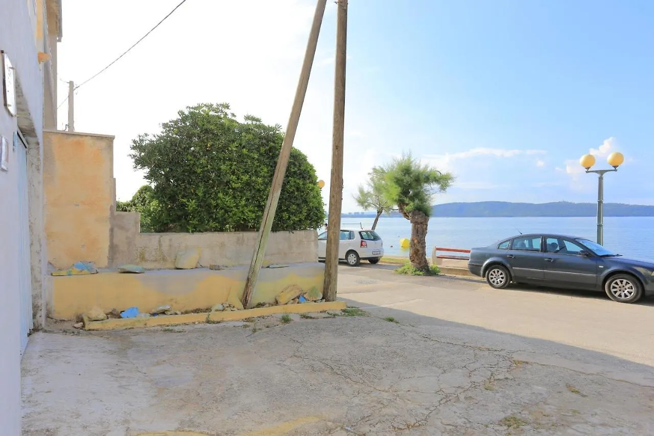 Apartments By The Sea Kastel Kambelovac, Kastela - 20605 0*,  Κροατία