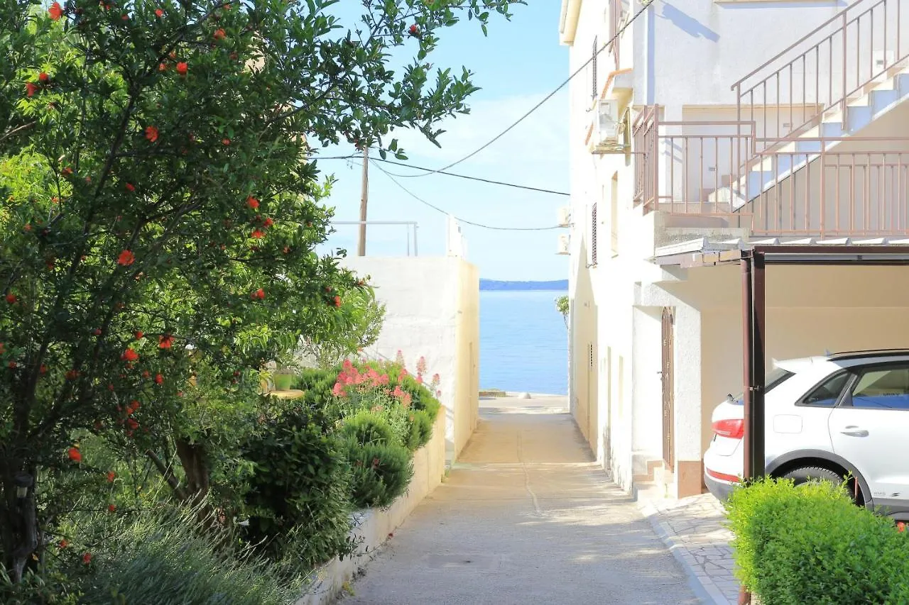 Apartments By The Sea Kastel Kambelovac, Kastela - 20605