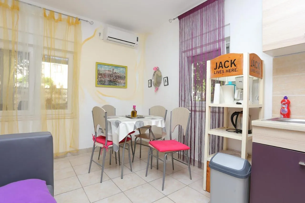 Apartments By The Sea Kastel Kambelovac, Kastela - 20605