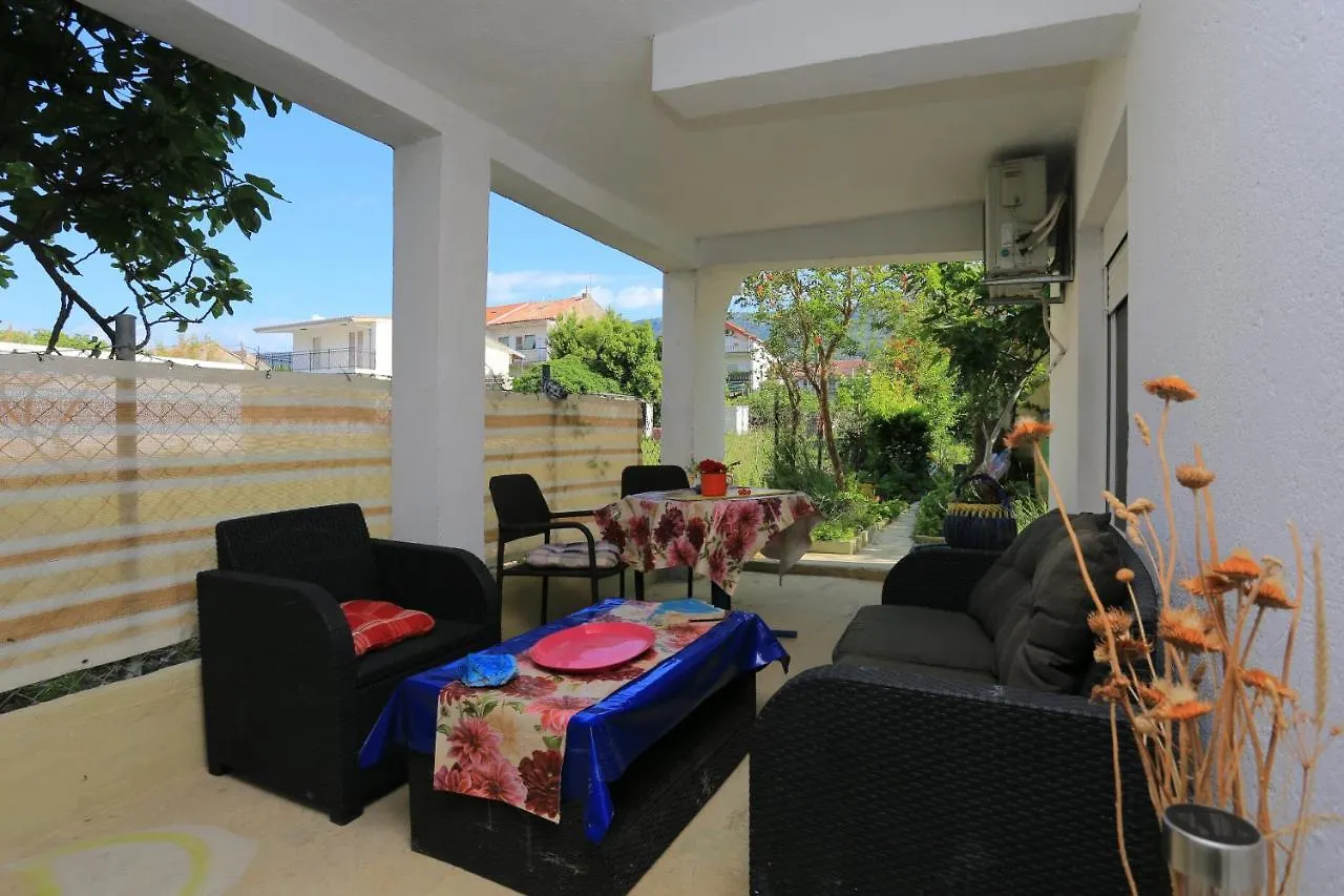 Apartments By The Sea Kastel Kambelovac, Kastela - 20605