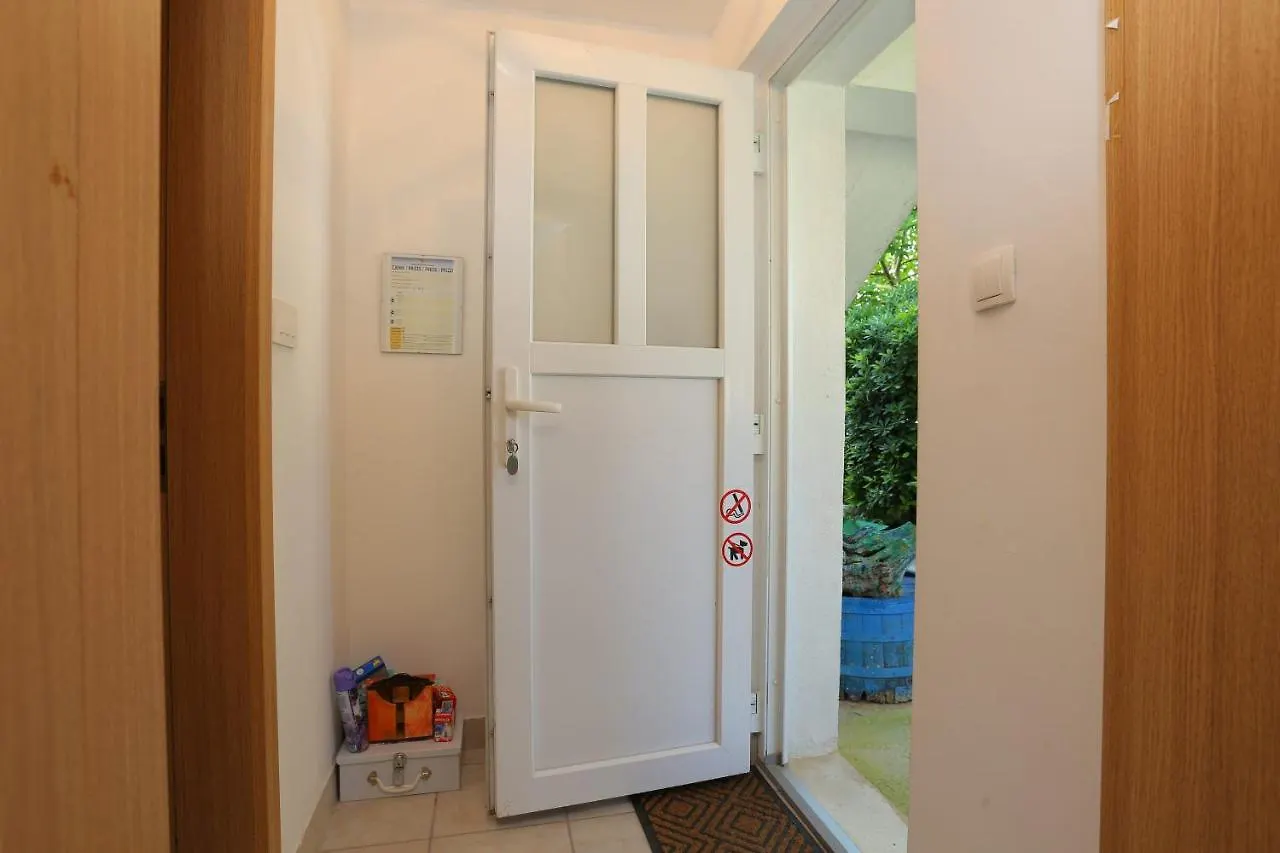Apartments By The Sea Kastel Kambelovac, Kastela - 20605